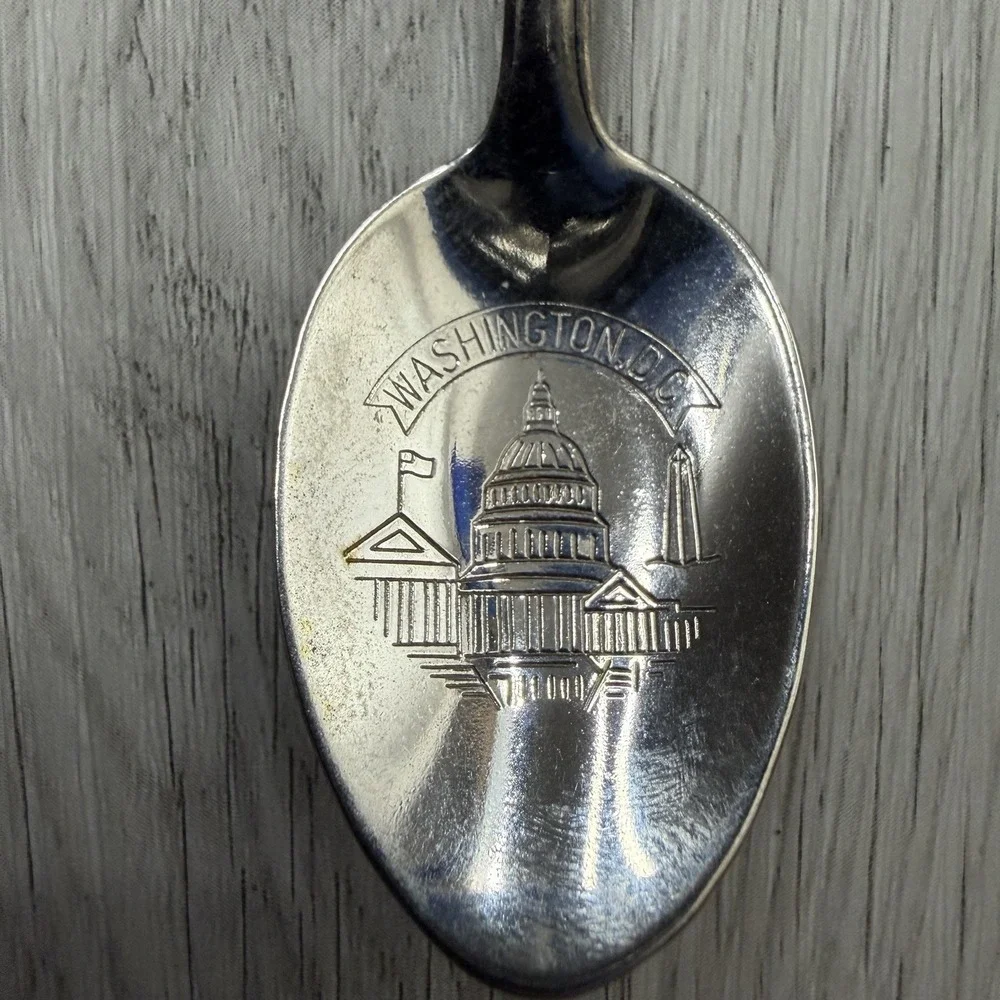 US Capitol Washington DC Souvenir Spoon‎ Enamel Shield Engraved Bowl Vintage